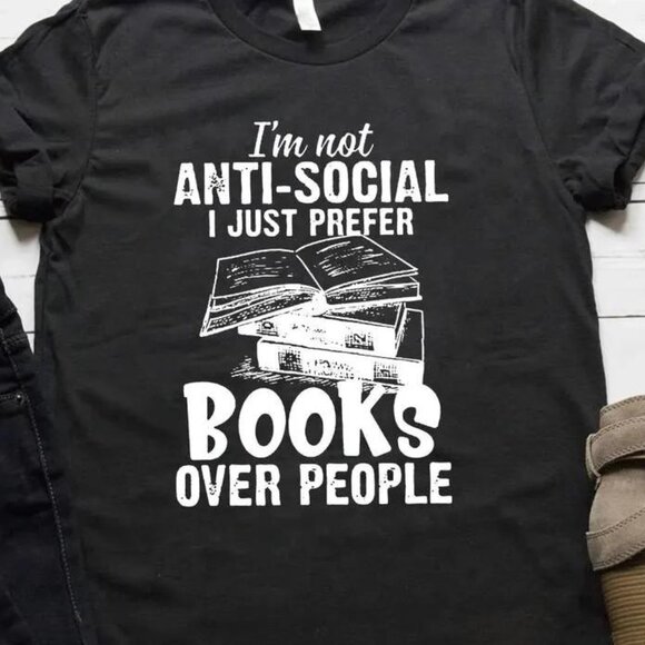 Tops - Im Not Antisocial I Just Prefer Books Over People V2 Classic Tshirt